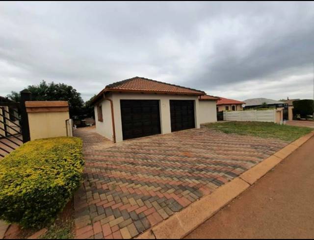 3 BEDROOM HOUSE FOR SALE IN THE ORCHARDS